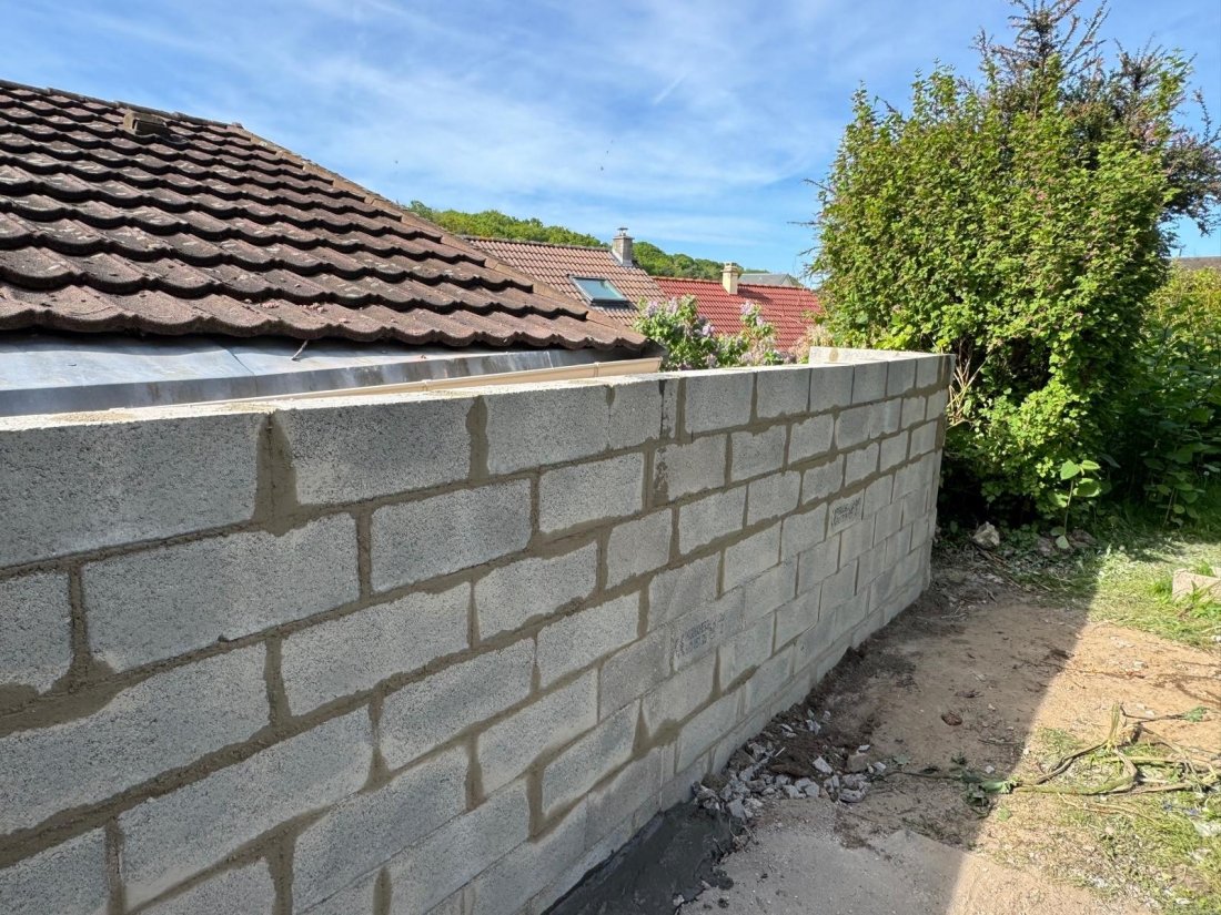 Mur de clôture imperméabilisé